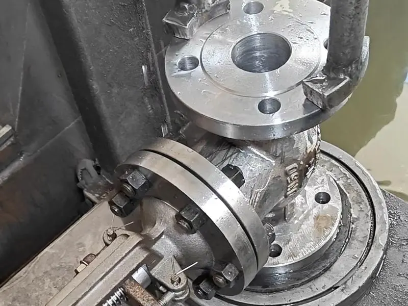 Gate valve on a hydrostatic pressure test rig