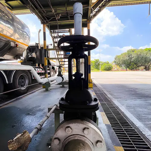 Oil and gas separator with inlet and outlet process valves
